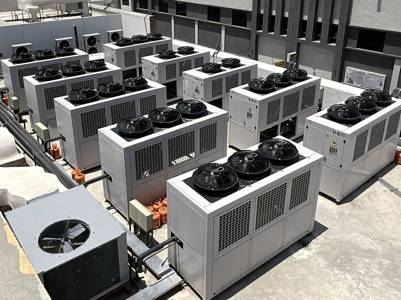 The Importance of Service Level Agreements (SLA) in Industrial Cooling Systems